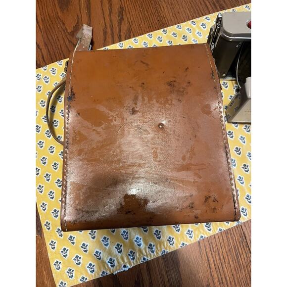 Polaroid J33 land camera w/ Leather Case - Picture 4 of 16